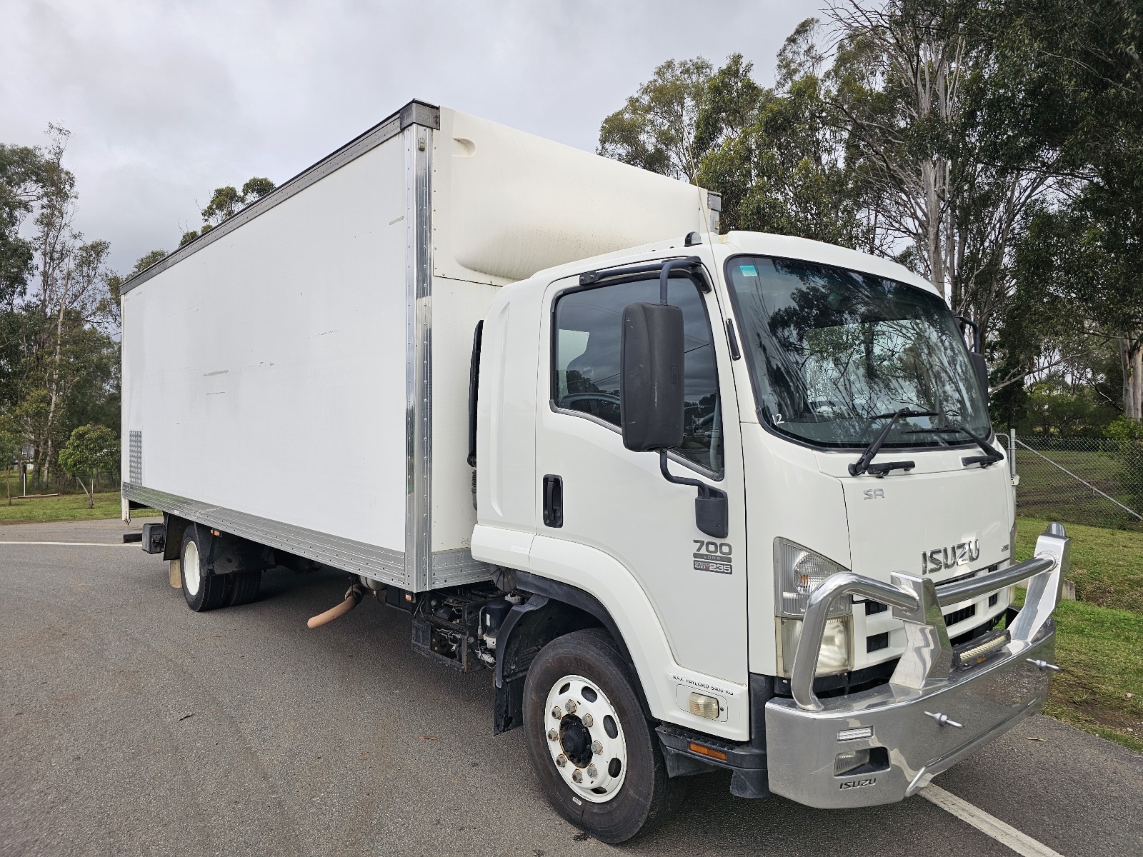 2009 Isuzu FSR 700 turbo diesel pantech truck image 2