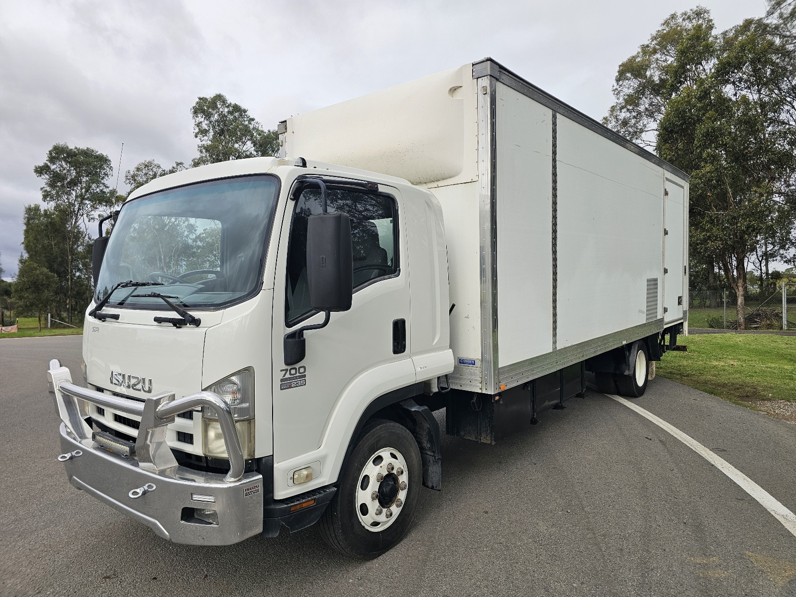 2009 Isuzu FSR 700 turbo diesel pantech truck image 3