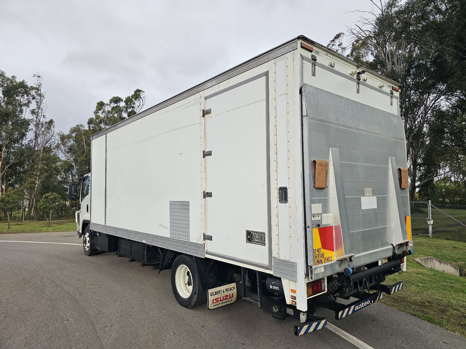 2009 Isuzu FSR 700 turbo diesel pantech truck image 5