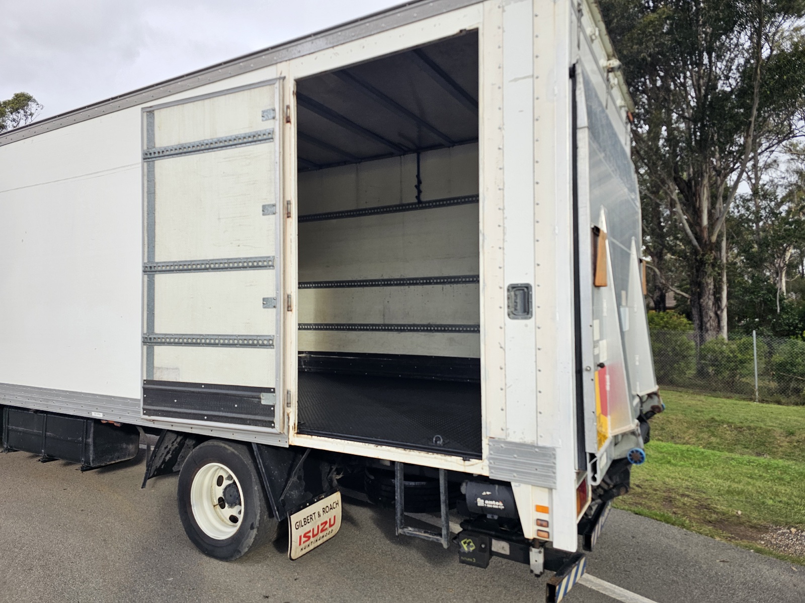 2009 Isuzu FSR 700 turbo diesel pantech truck image 7