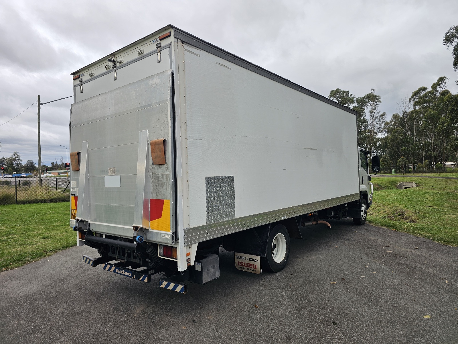 2009 Isuzu FSR 700 turbo diesel pantech truck image 6