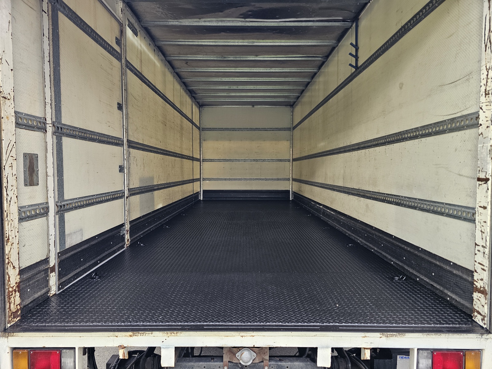 2009 Isuzu FSR 700 turbo diesel pantech truck image 10