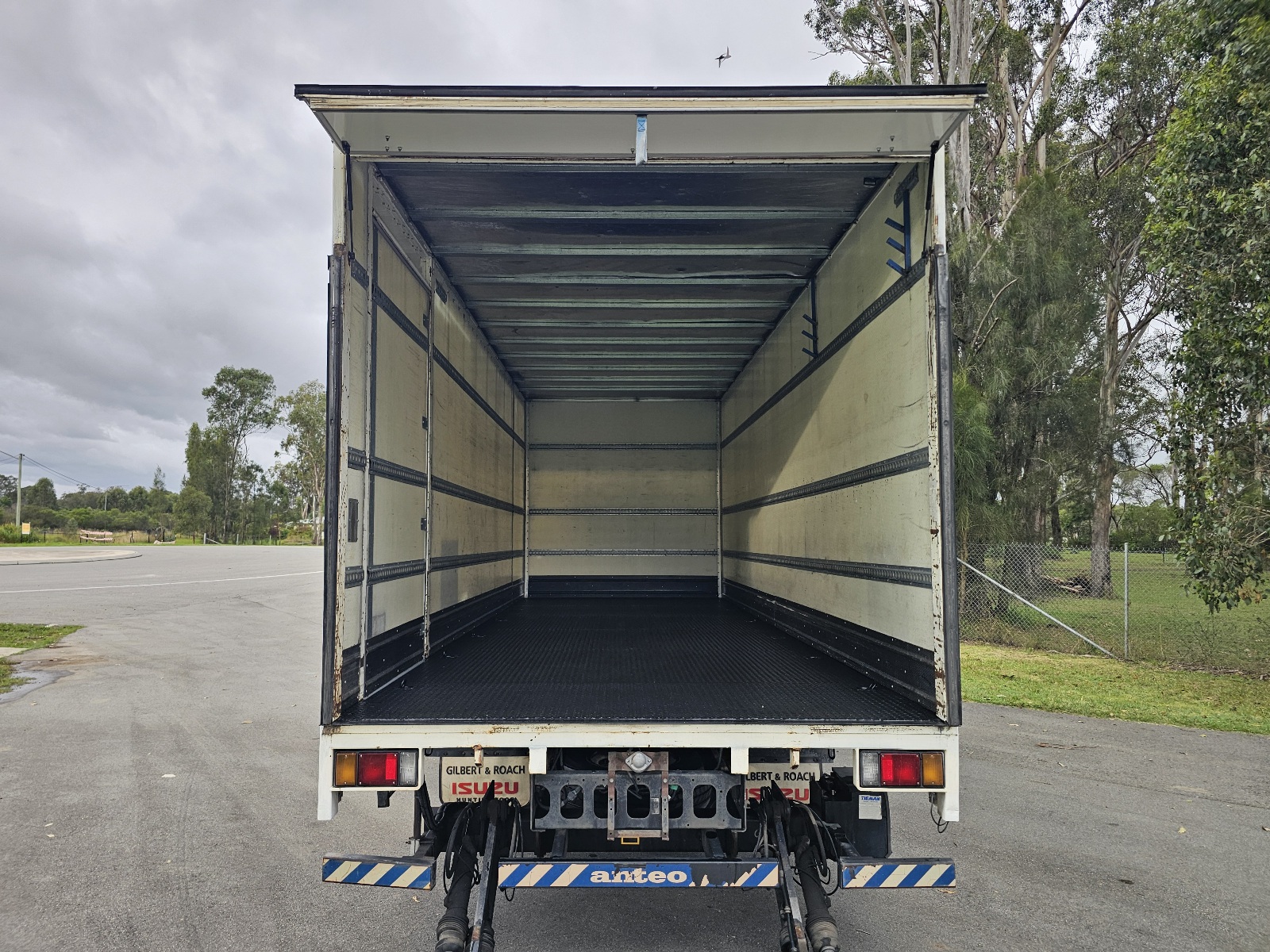 2009 Isuzu FSR 700 turbo diesel pantech truck image 9