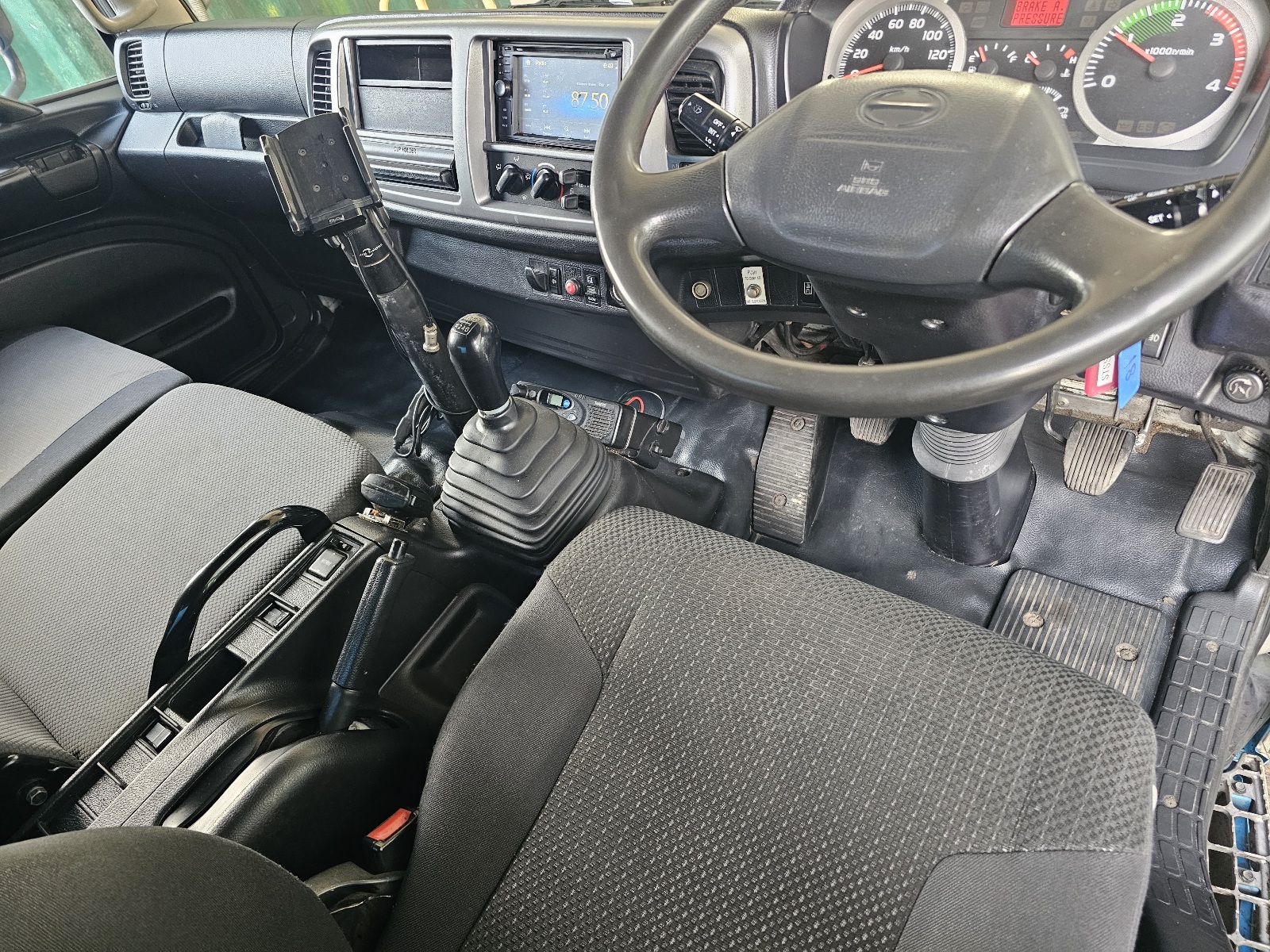 2014 Hino FE turbo diesel tailgate loader pantech truck image 7