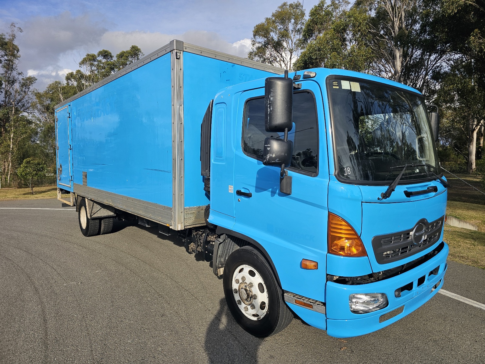 2014 Hino FE turbo diesel tailgate loader pantech truck