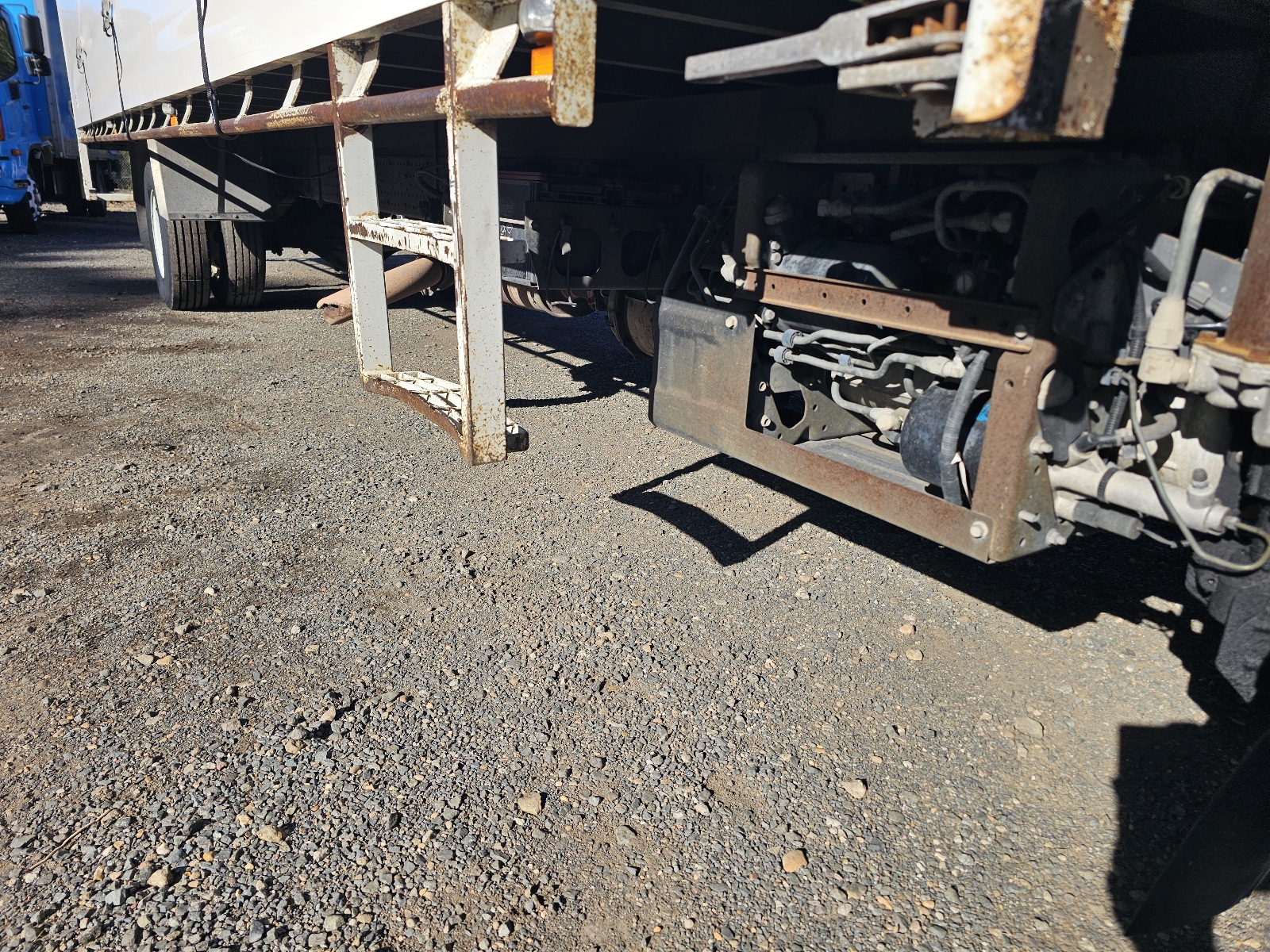 2011 Isuzu FRR 500 turbo diesel 12 pallet curtainsider truck image 7