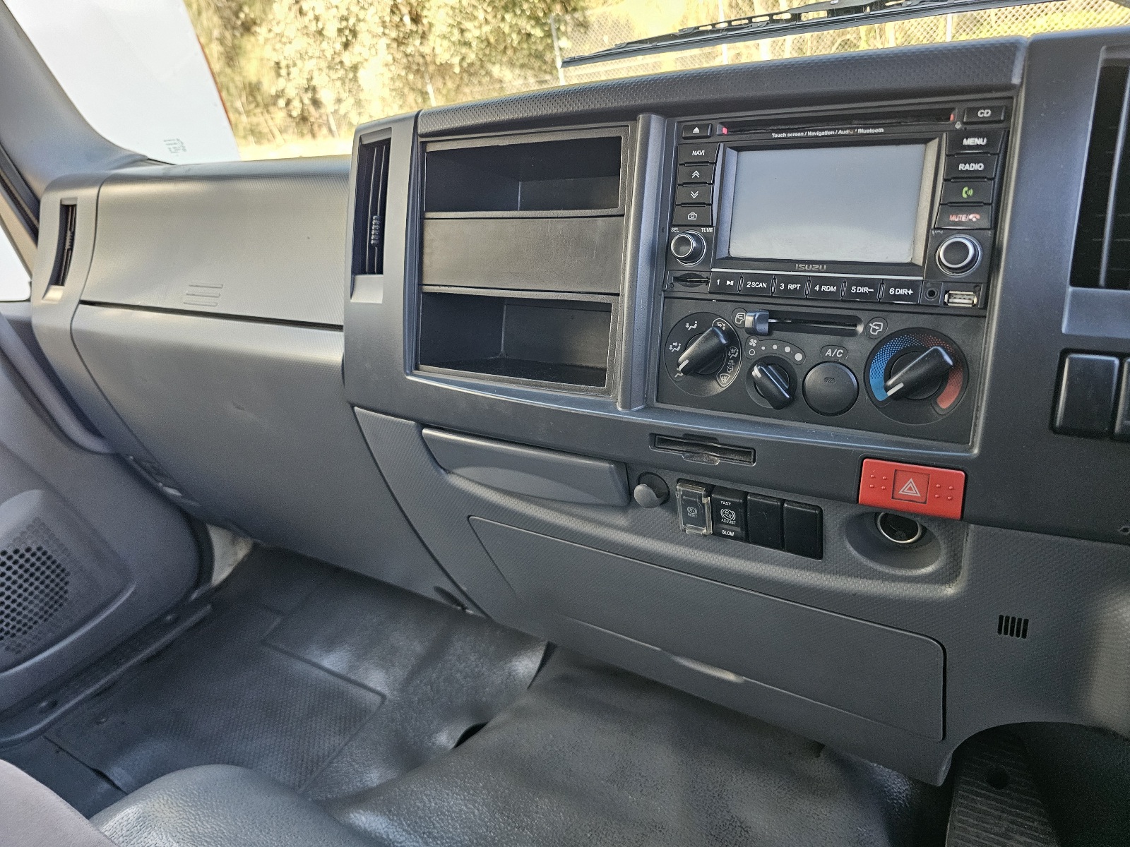 2011 Isuzu FRR 500 turbo diesel 12 pallet curtainsider truck image 13