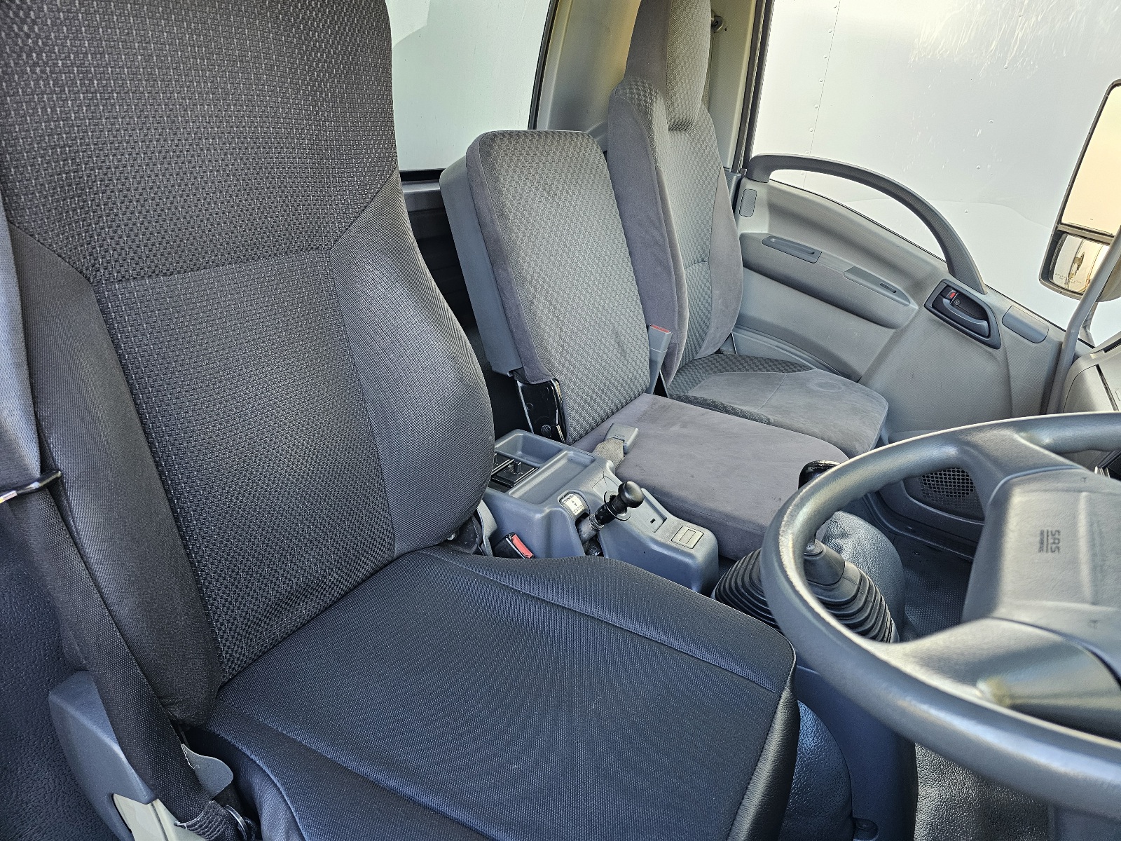2011 Isuzu FRR 500 turbo diesel 12 pallet curtainsider truck image 12