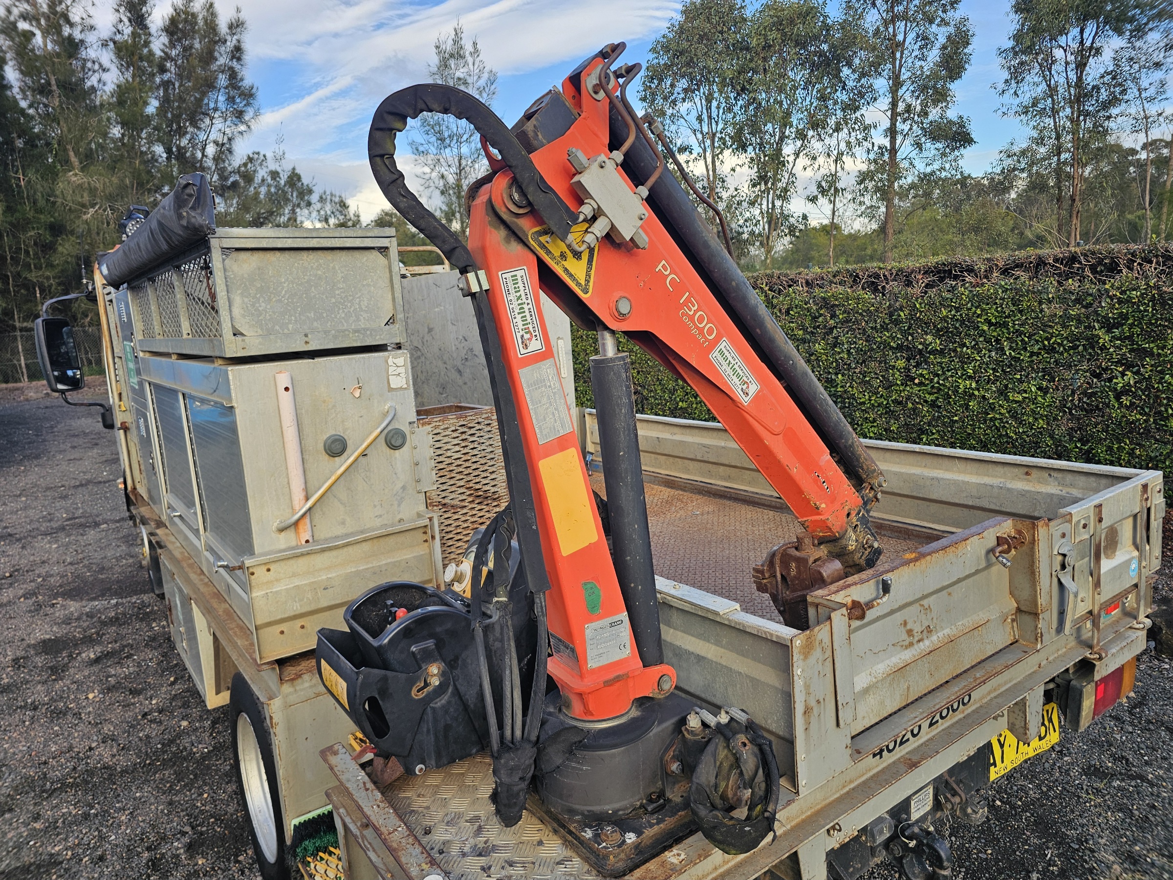2008 Isuzu NPR 400 rurbo diesel service body crane truck image 8