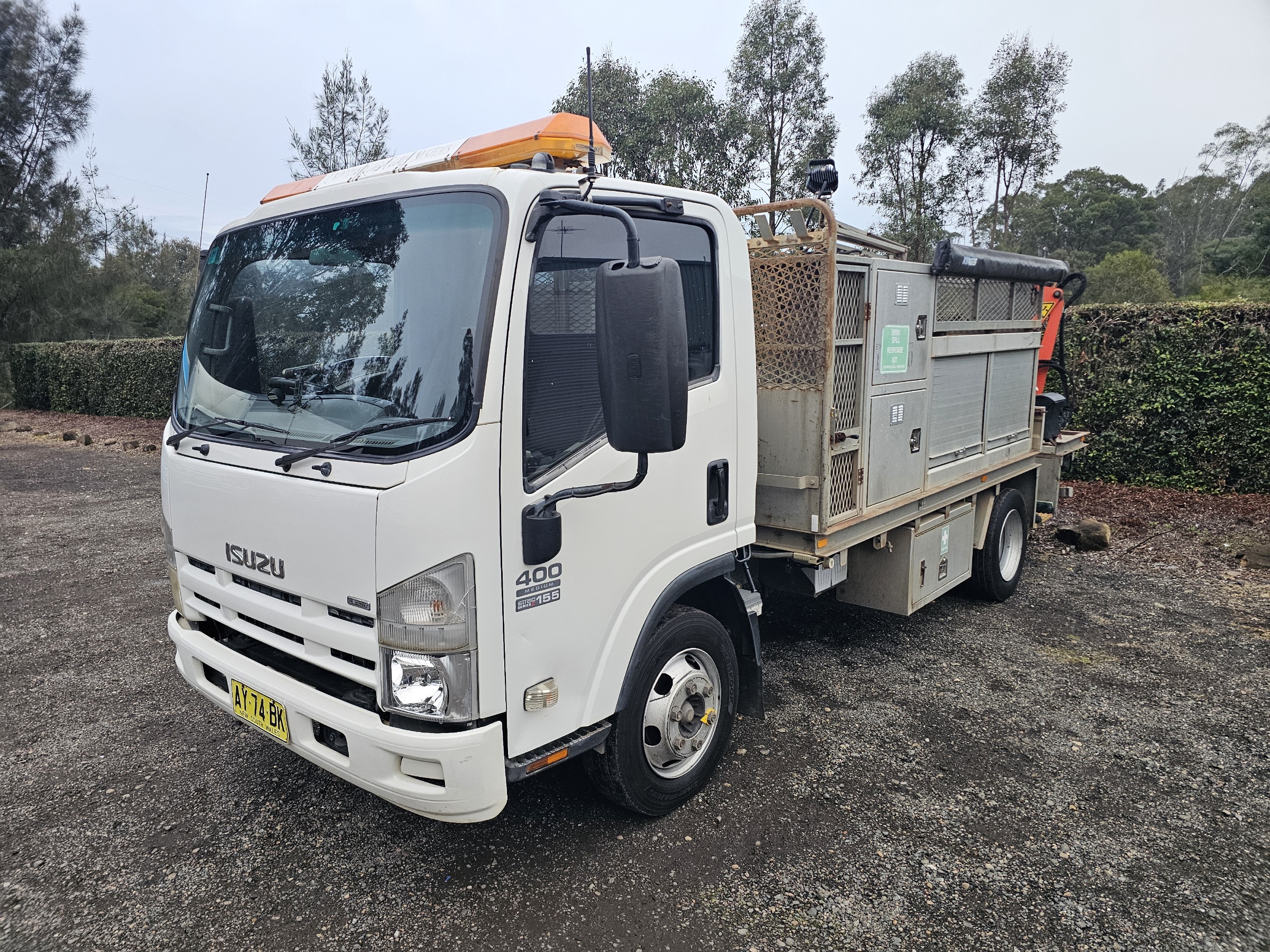 2008 Isuzu NPR 400 rurbo diesel service body crane truck image 2