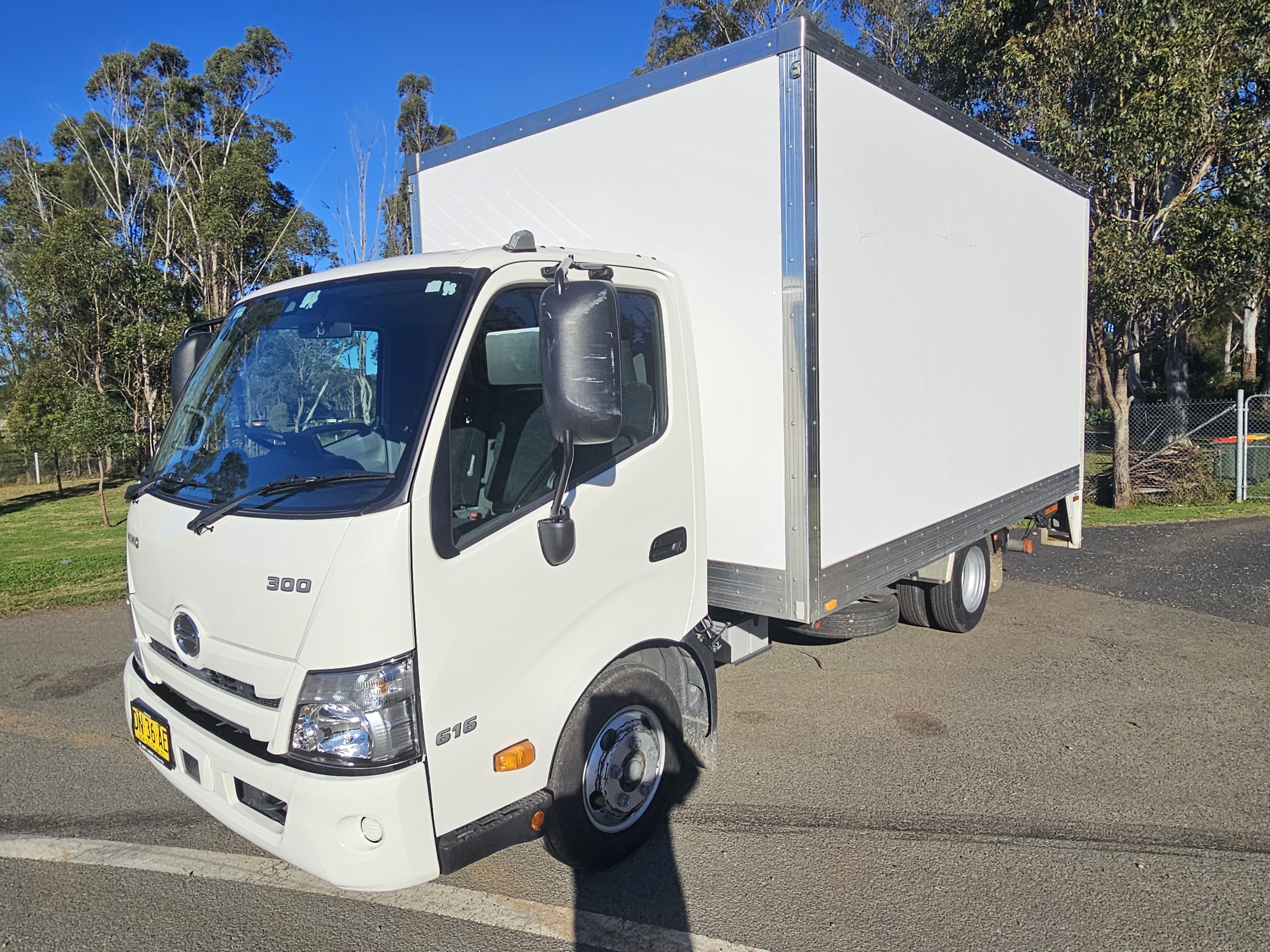 2025 Hino 300 616 turbo diesel auto car licence pantech truck image 2