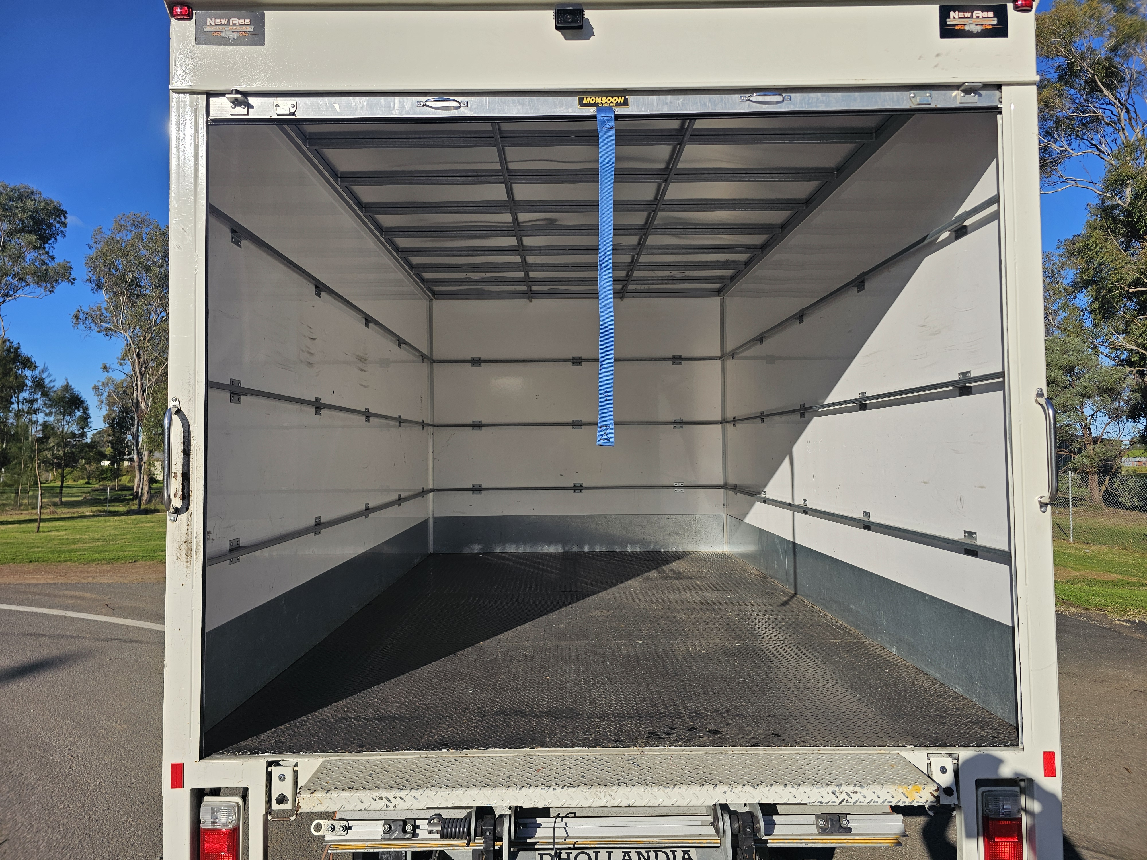 2025 Hino 300 616 turbo diesel auto car licence pantech truck image 10