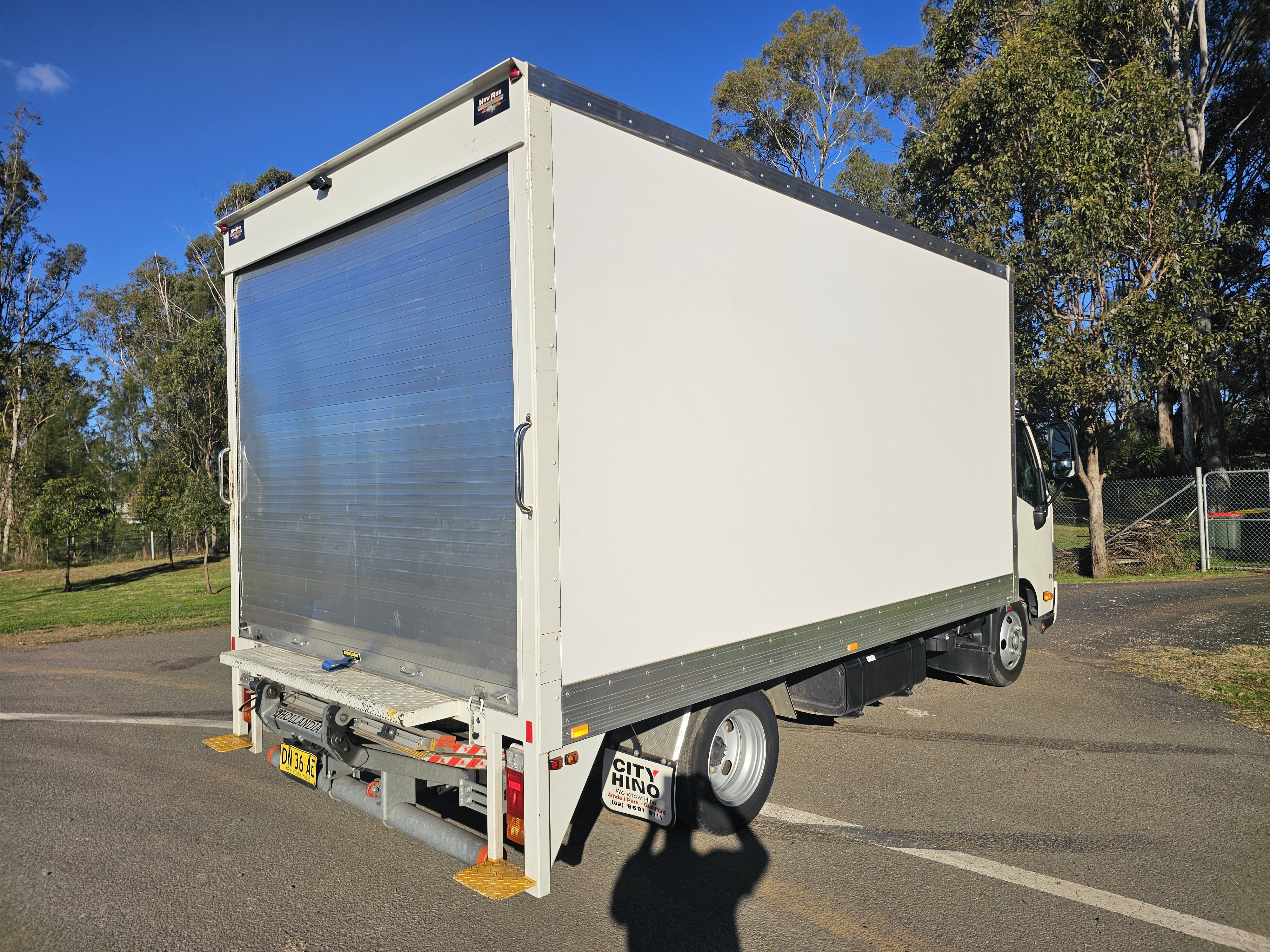 2025 Hino 300 616 turbo diesel auto car licence pantech truck image 5
