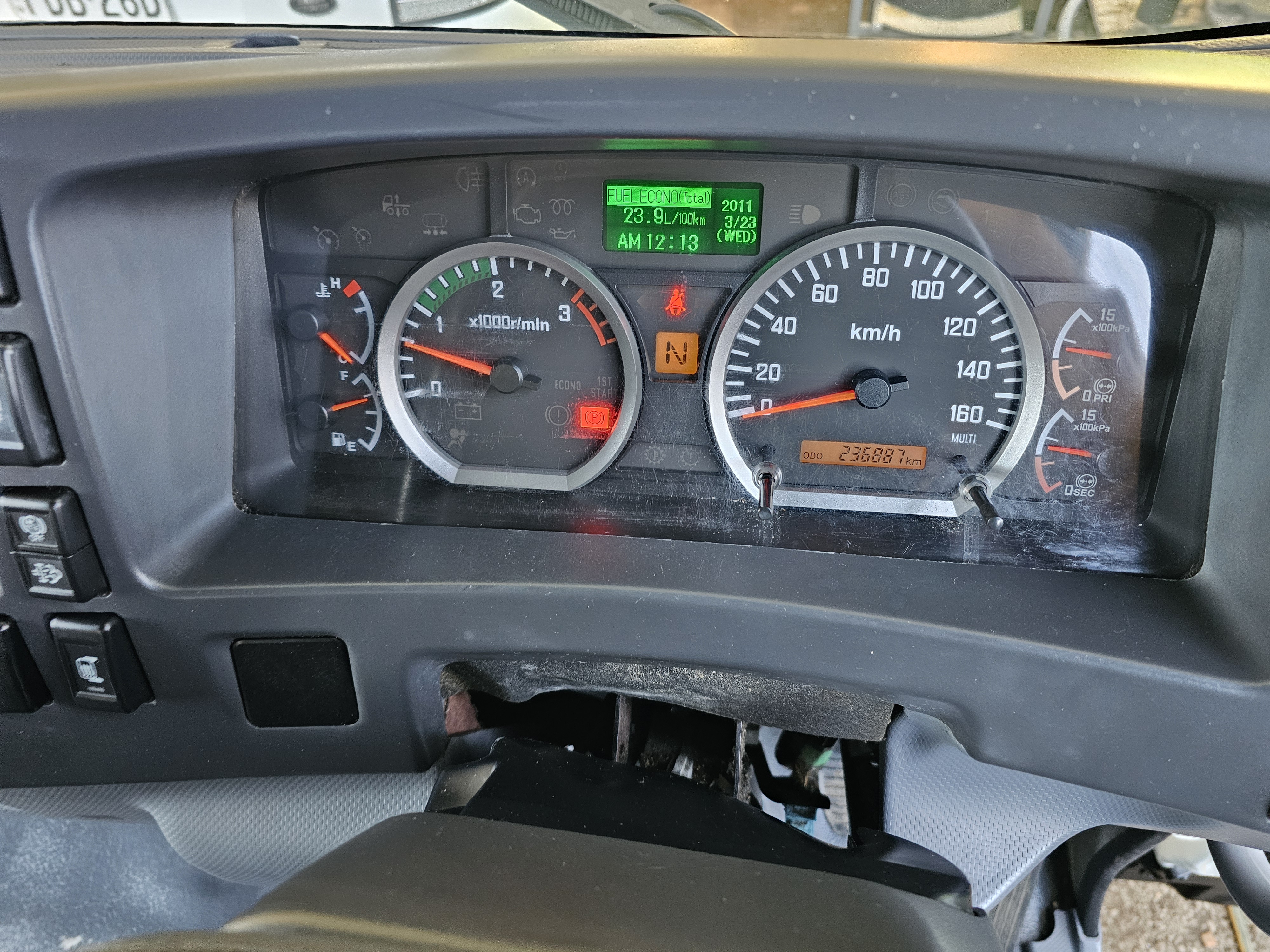 2016 Isuzu FRR 500 turbo diesel auto pantech truck image 12