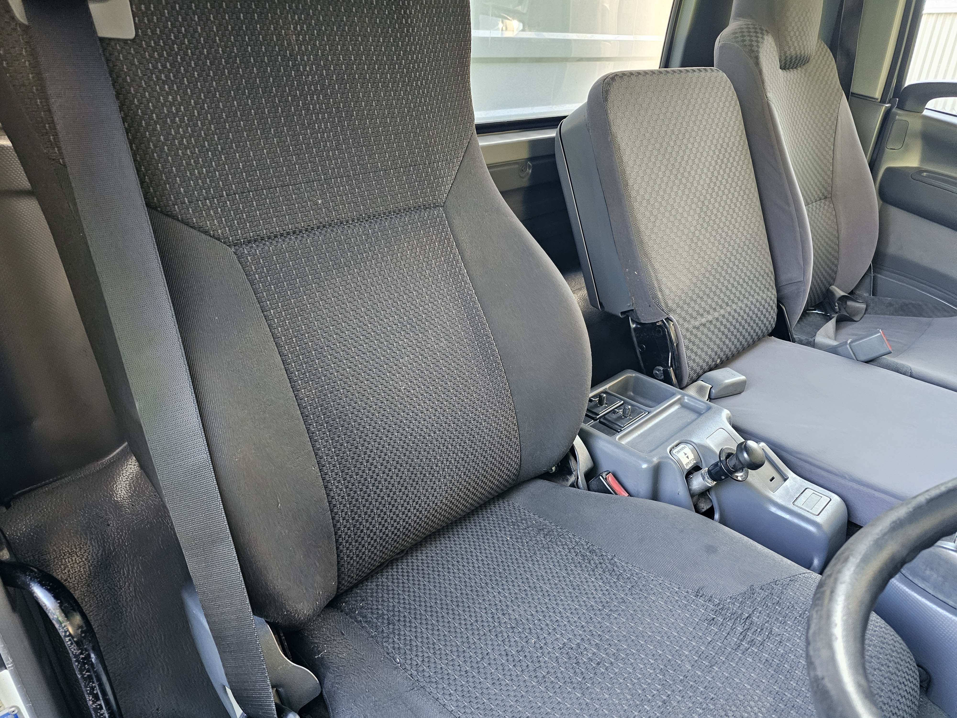 2016 Isuzu FRR 500 turbo diesel auto pantech truck image 11
