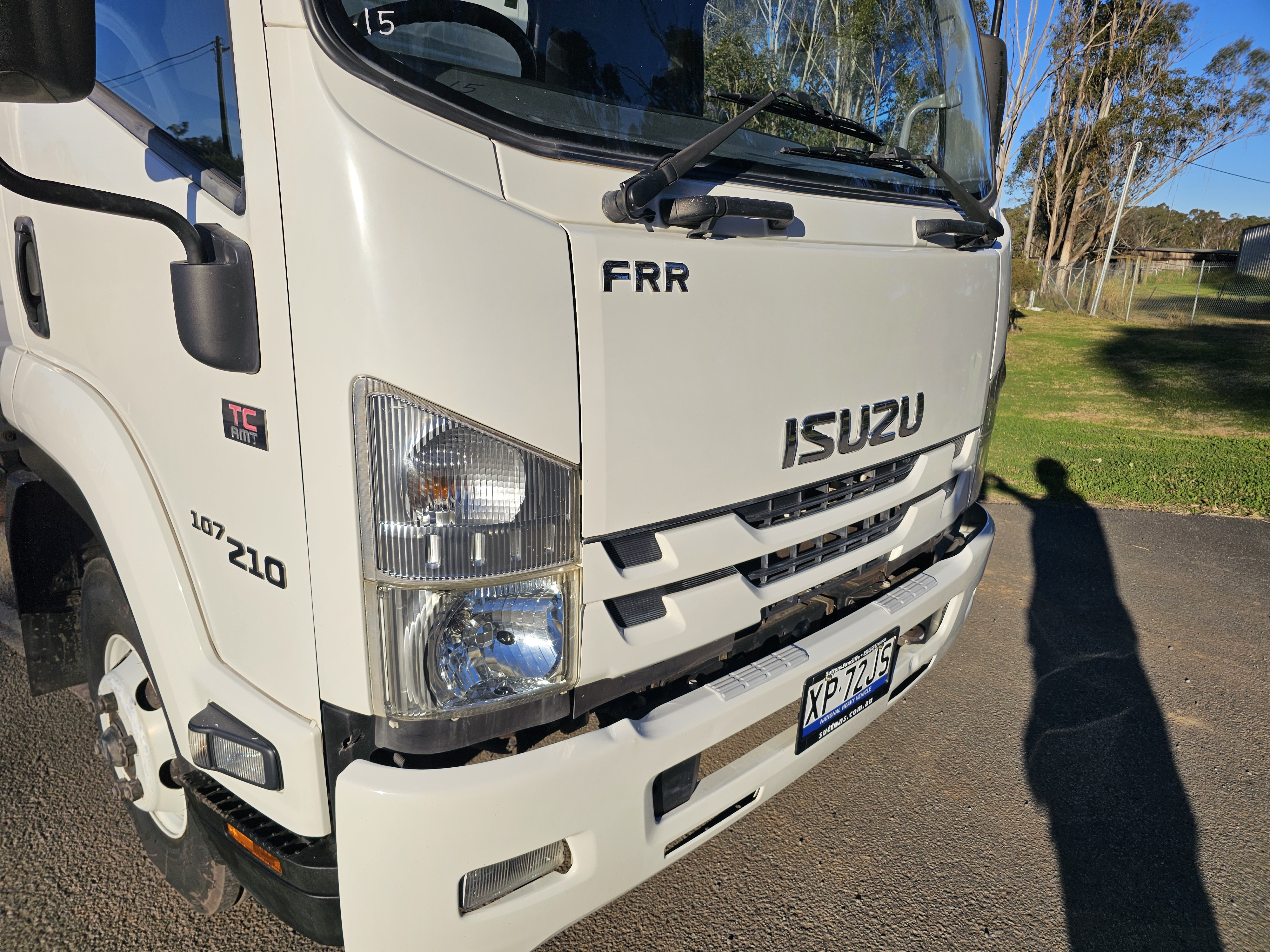 2016 Isuzu FRR 500 turbo diesel auto pantech truck image 9