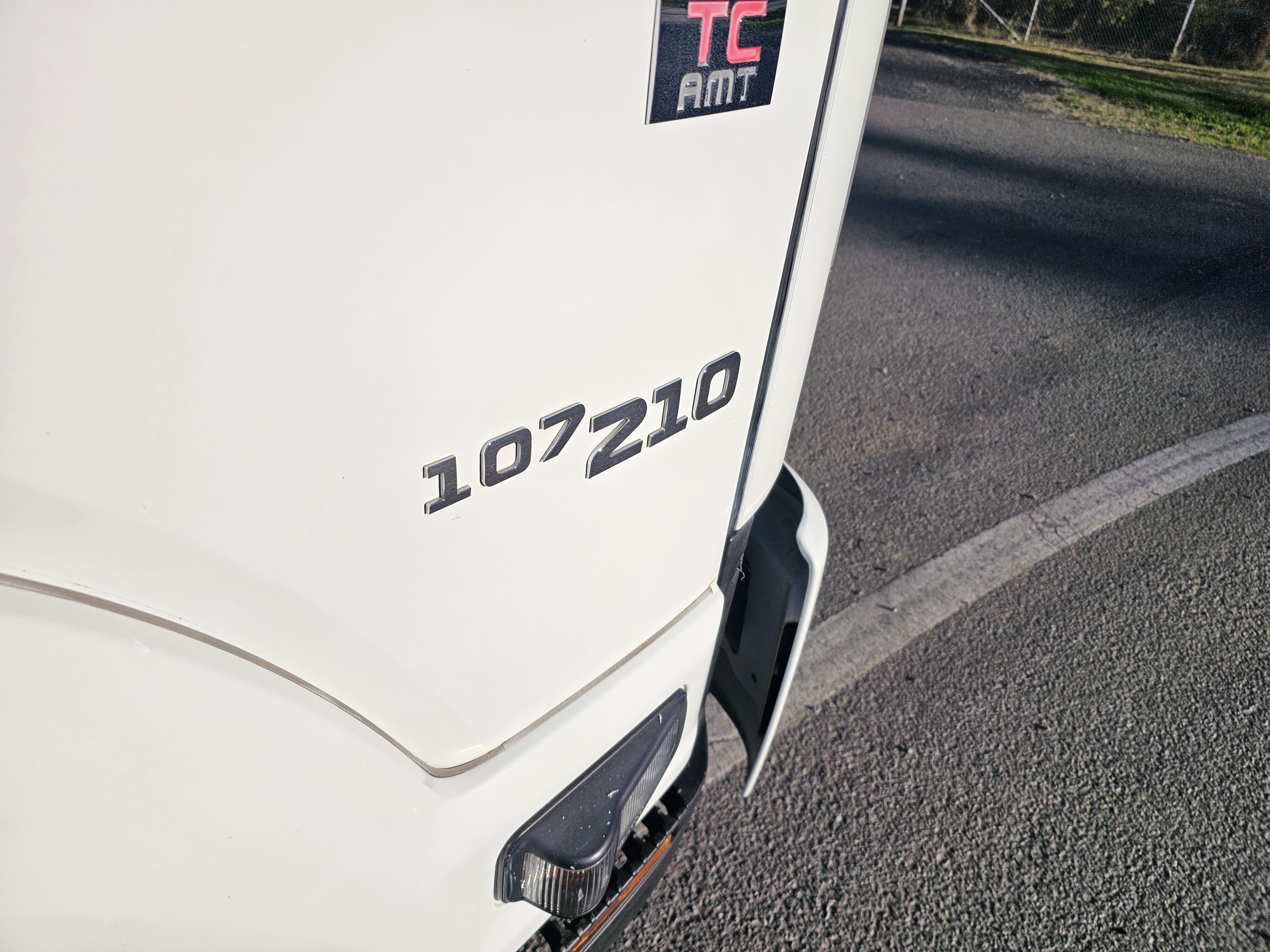 2016 Isuzu FRR 500 turbo diesel auto pantech truck image 8