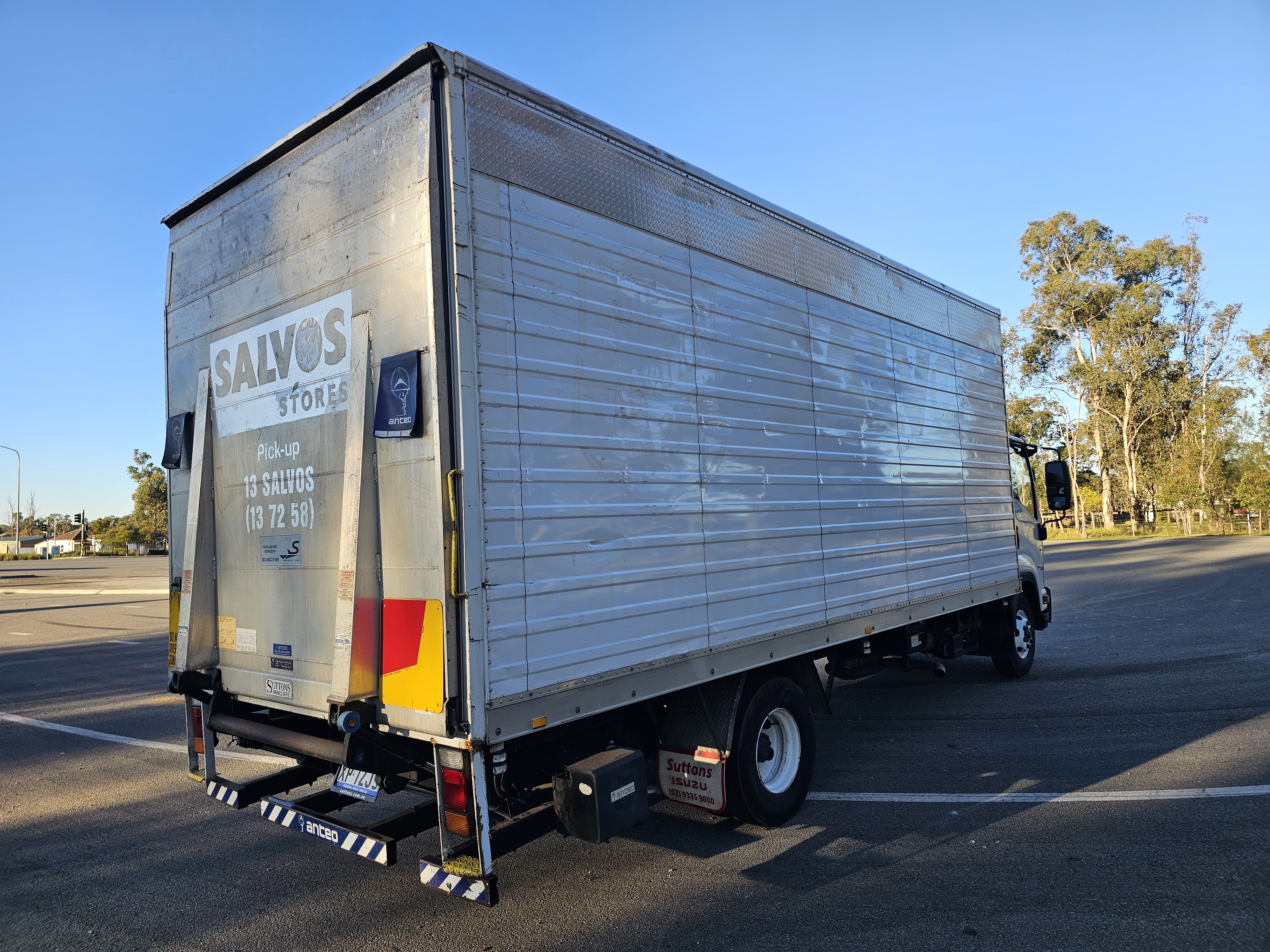 2016 Isuzu FRR 500 turbo diesel auto pantech truck image 3