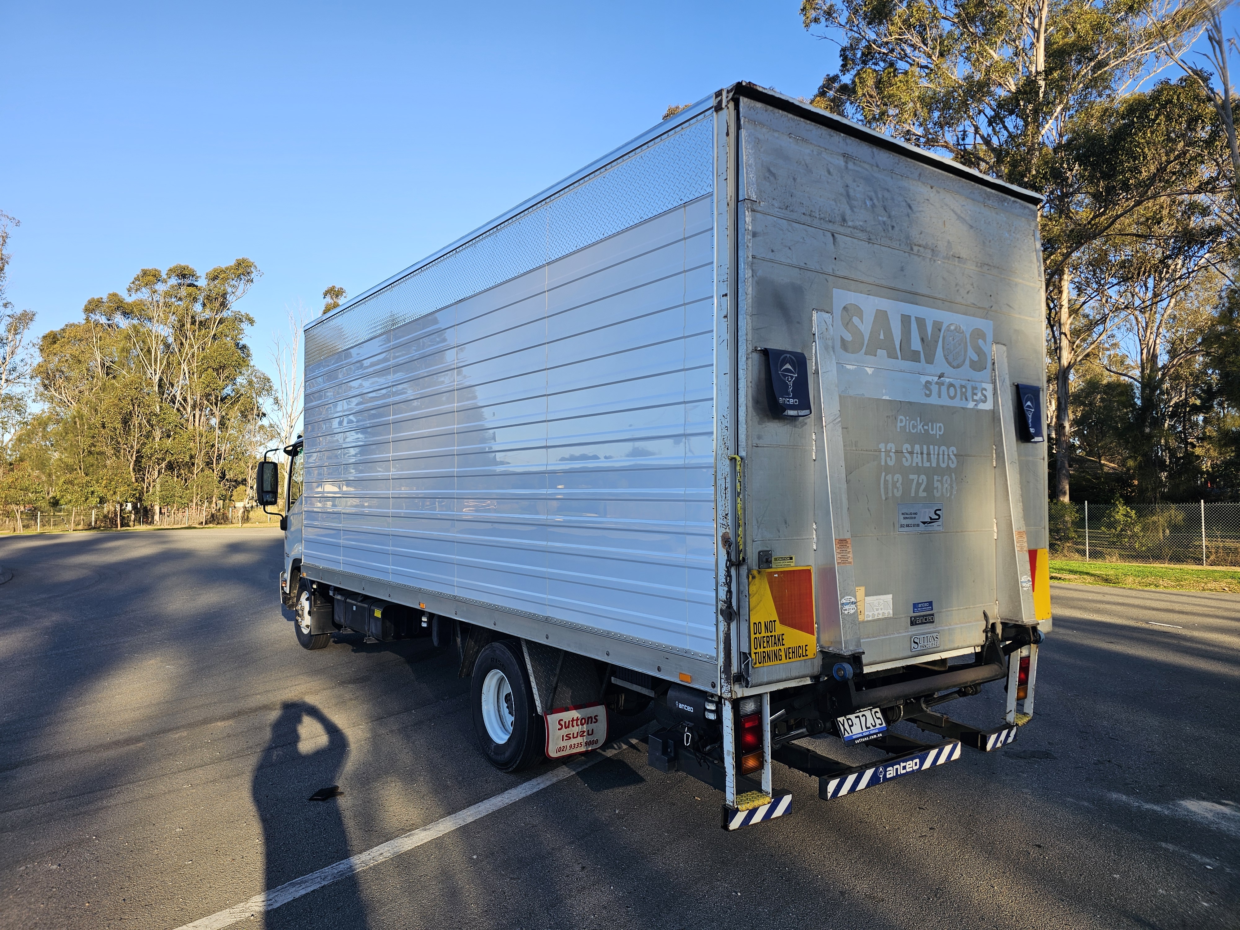 2016 Isuzu FRR 500 turbo diesel auto pantech truck image 4