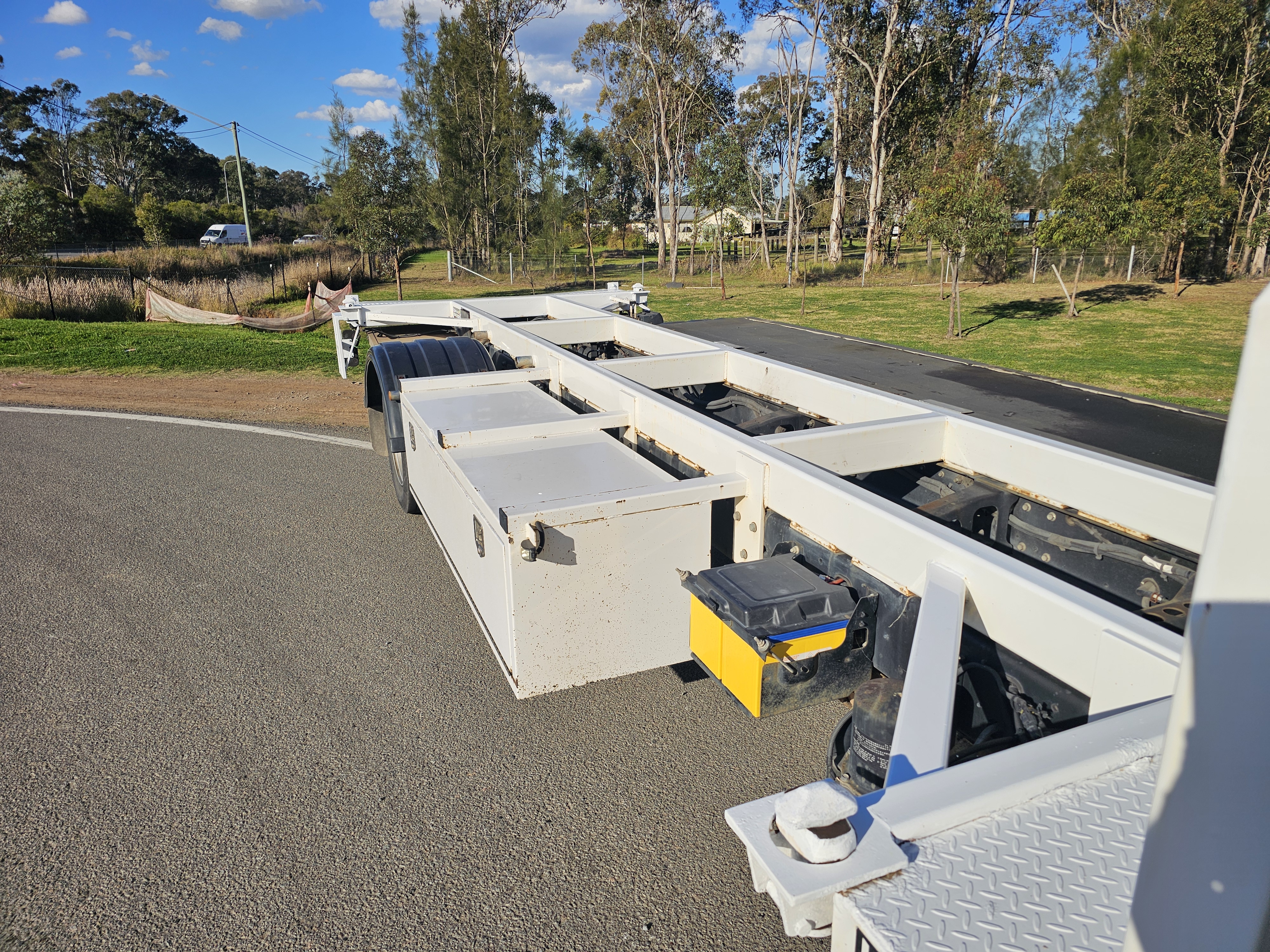 2012 Hino FE 500 turbo diesel container carrier truck image 10