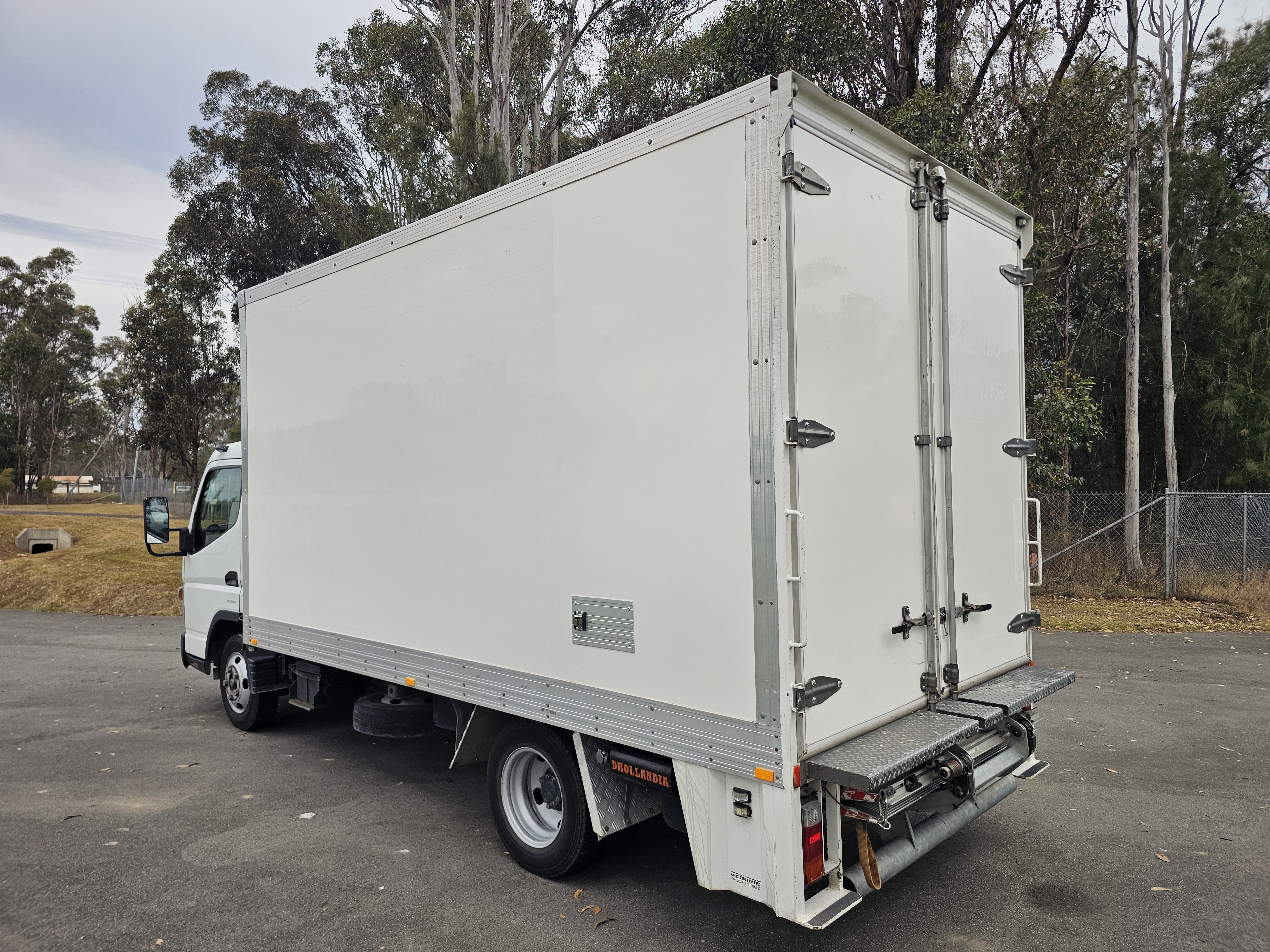 2019 Mitsubishi canter 515 turbo diesel auto car licence pantech truck image 3