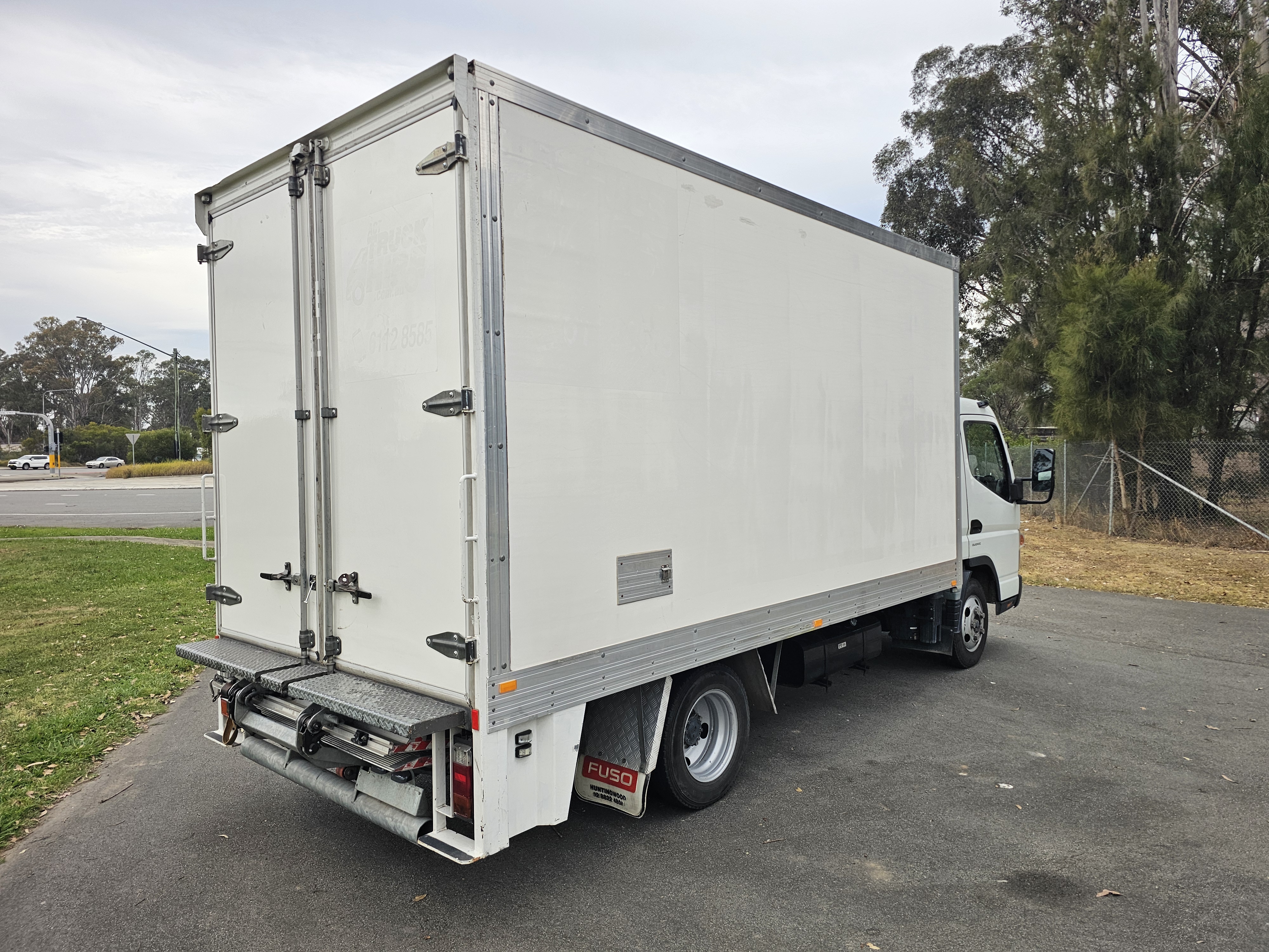 2019 Mitsubishi canter 515 turbo diesel auto car licence pantech truck image 4