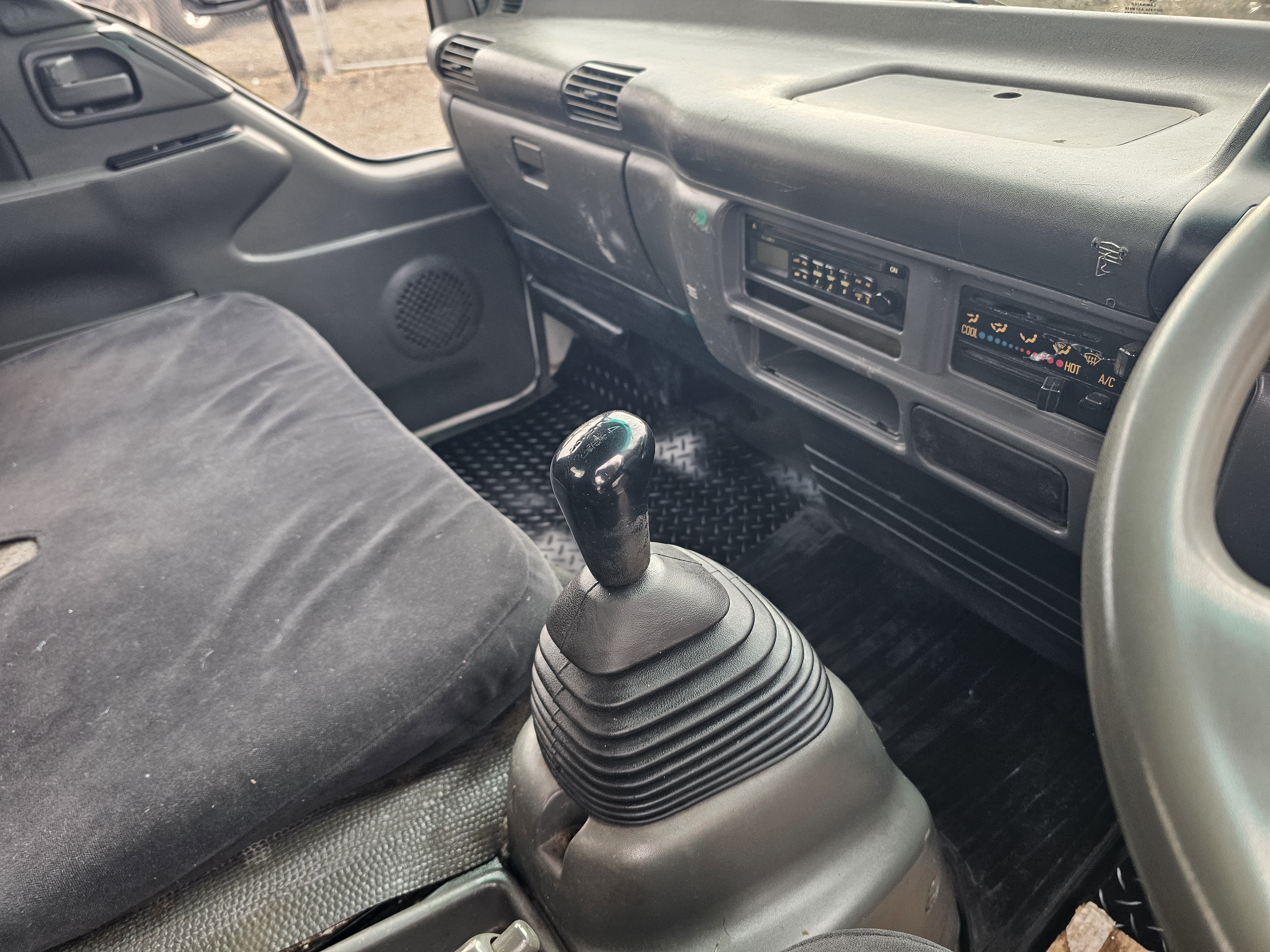2004 Isuzu NPR 200 tubo diesel car licence tipper truck image 14