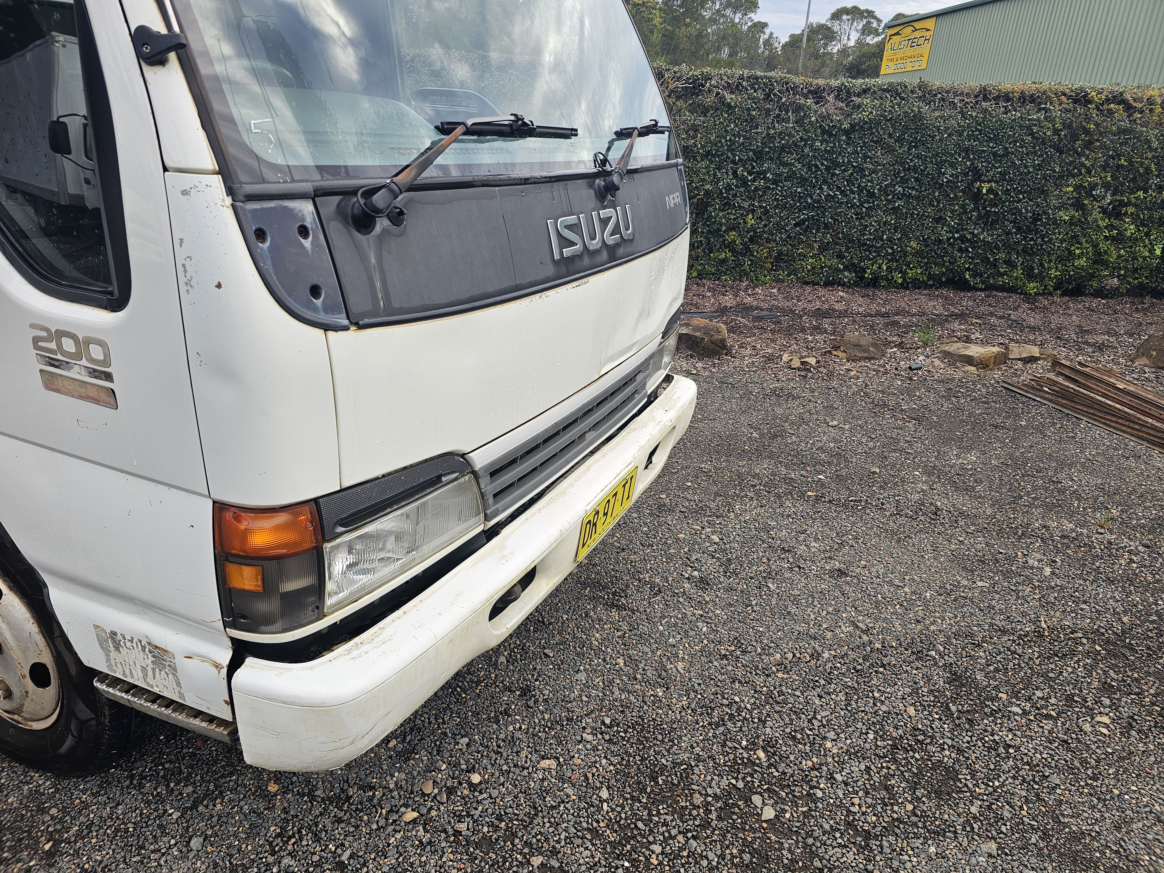 2004 Isuzu NPR 200 tubo diesel car licence tipper truck image 6