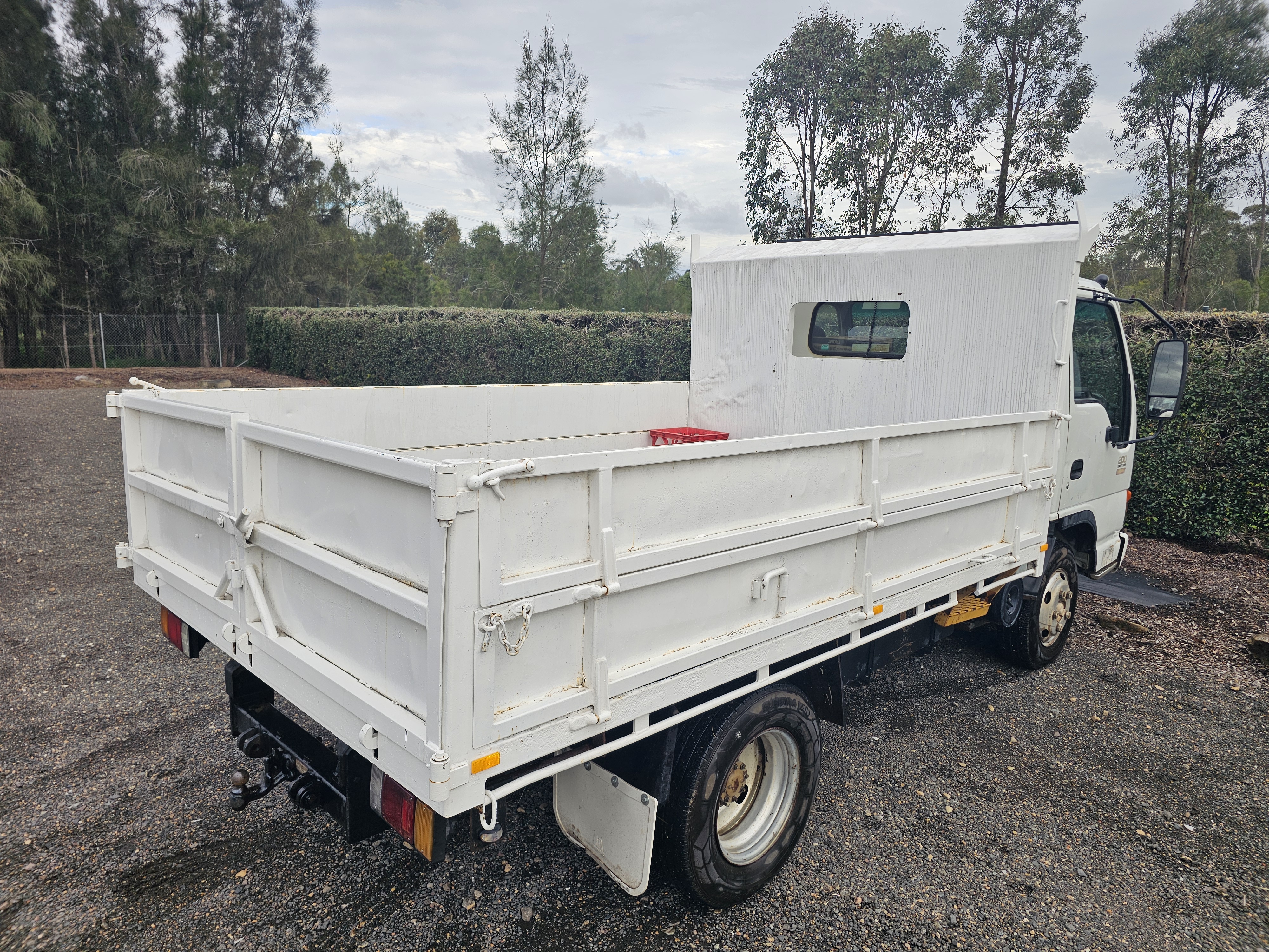 2004 Isuzu NPR 200 tubo diesel car licence tipper truck image 8
